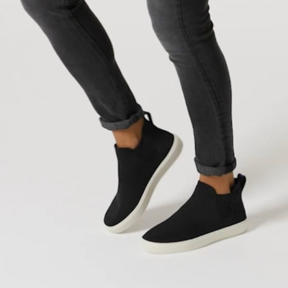 Rothys Black Chelsea Boot Size 7.5